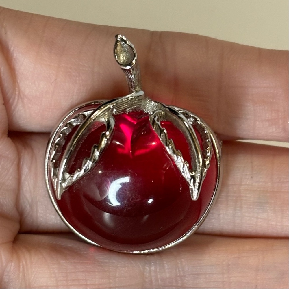 Vintage Sarah Coventry Red Apple Lucite
Jelly Belly brooch